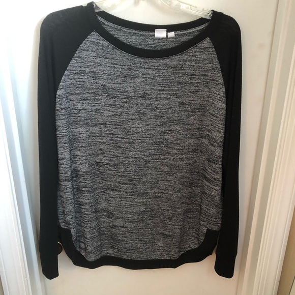 GAP Tops - Gap softspun top in black & grey - NWOT